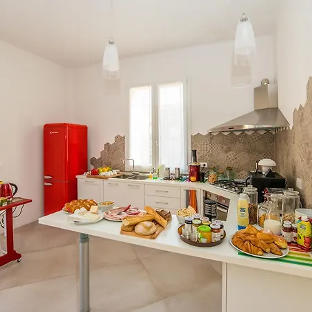 Ramo Rosso Di Paolo Natalini 3* ボローニャ